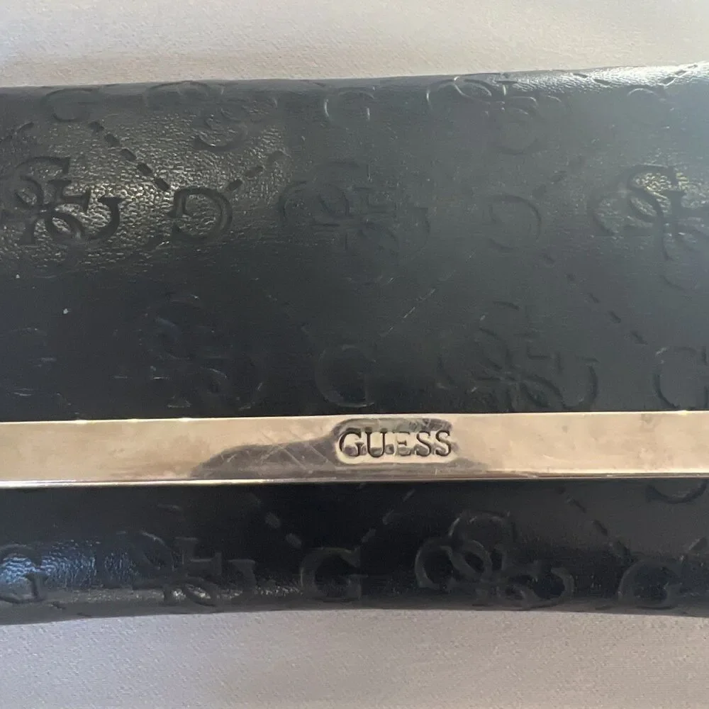 GUESS Wallet Women's Wallet With‎ Chrome In Front
